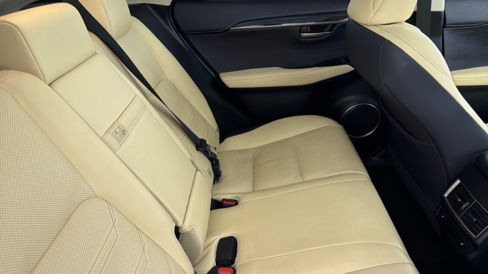 Lexus NX 300H 2.5 White #9