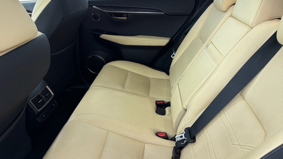 Lexus NX 300H 2.5 White #16