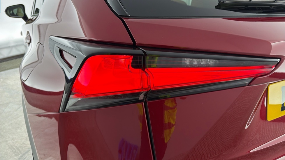 Lexus NX 300H 2.5 White #22