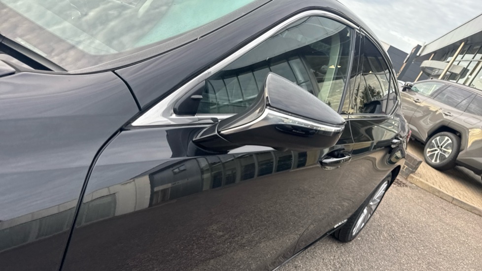 Lexus ES Saloon 2.5 Premium Pack Ulez Approved Blue #30
