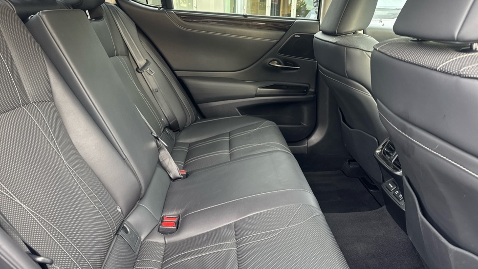 Lexus ES Saloon 2.5 Premium Pack Ulez Approved Blue #9