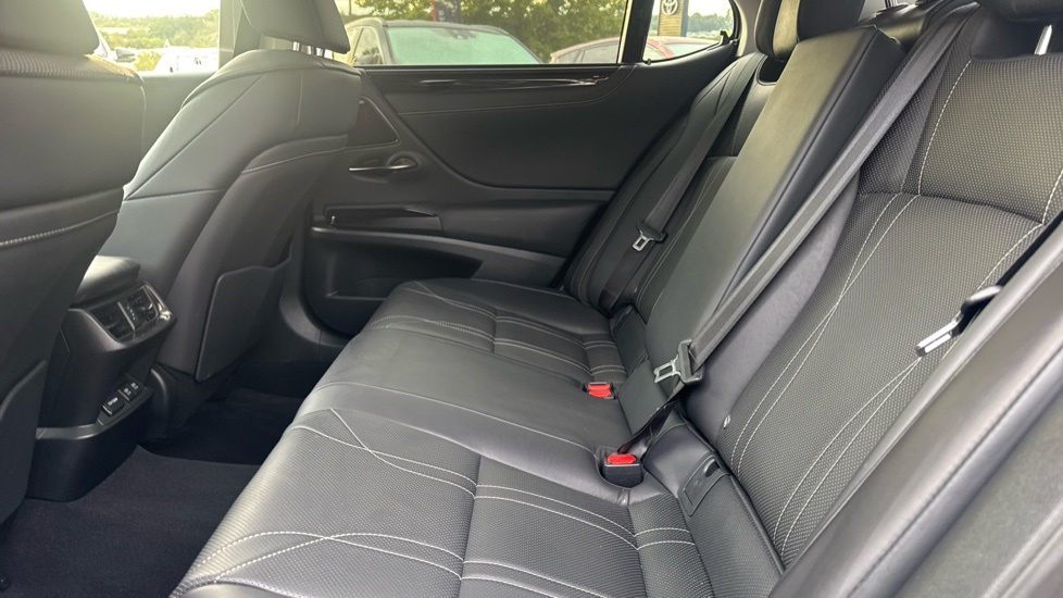 Lexus ES Saloon 2.5 Premium Pack Ulez Approved Blue #16