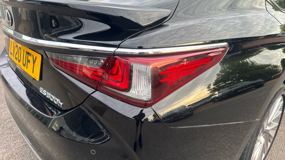 Lexus ES Saloon 2.5 Premium Pack Ulez Approved Blue #22
