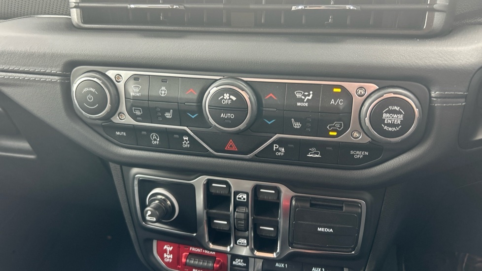 Jeep Wrangler 2.0 Gme Sahara Silver #31
