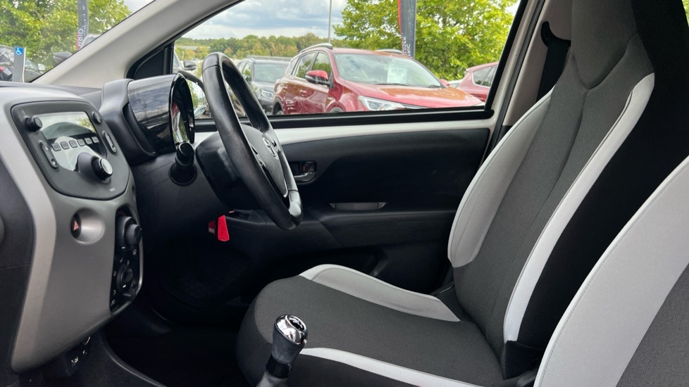 Toyota Aygo 1.0 Vvt-i X-play Euro 6 White #5