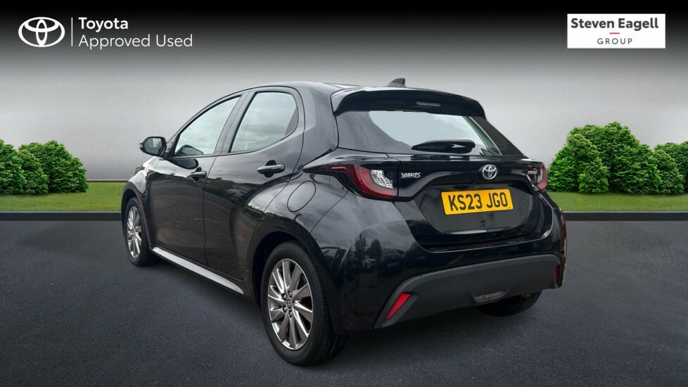 Toyota Yaris 1.5 Vvt-h Icon Hatchback Hybrid E-cvt E Black #4