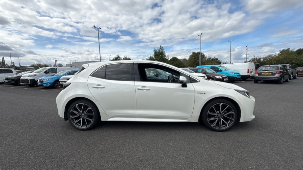 Toyota Corolla Hatchback White #23