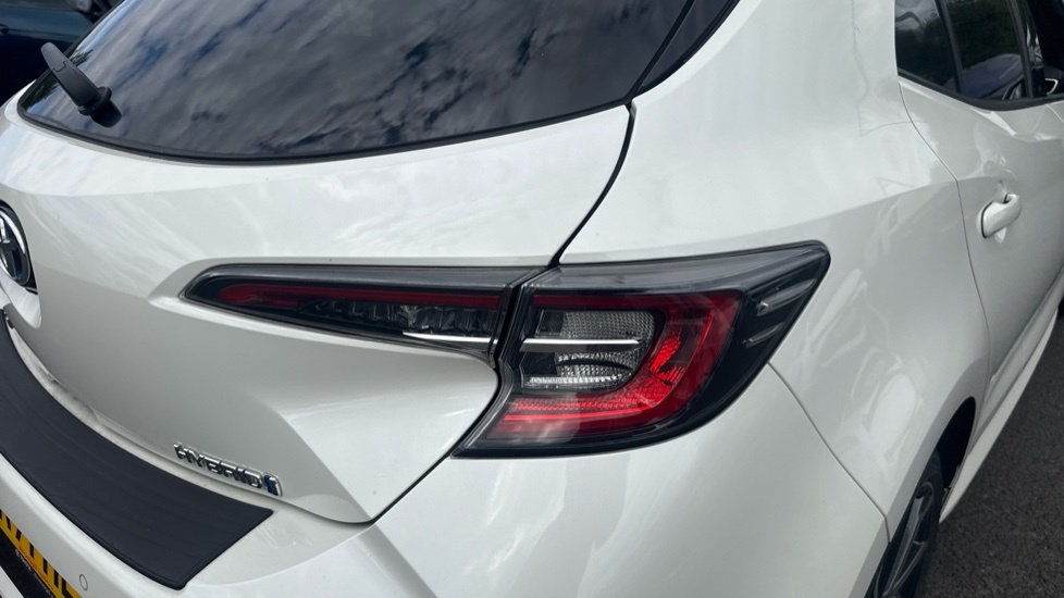 Toyota Corolla Hatchback White #21