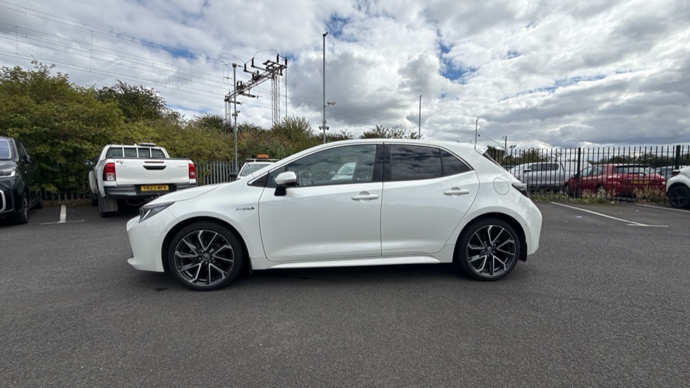 Toyota Corolla Hatchback White #24