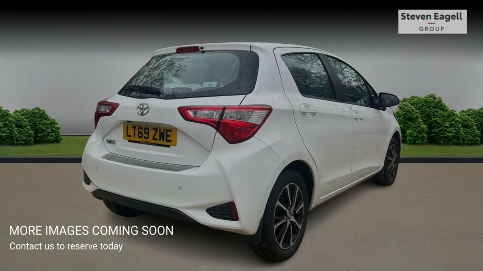 Toyota Yaris Icon Tech 1.5 Red #4