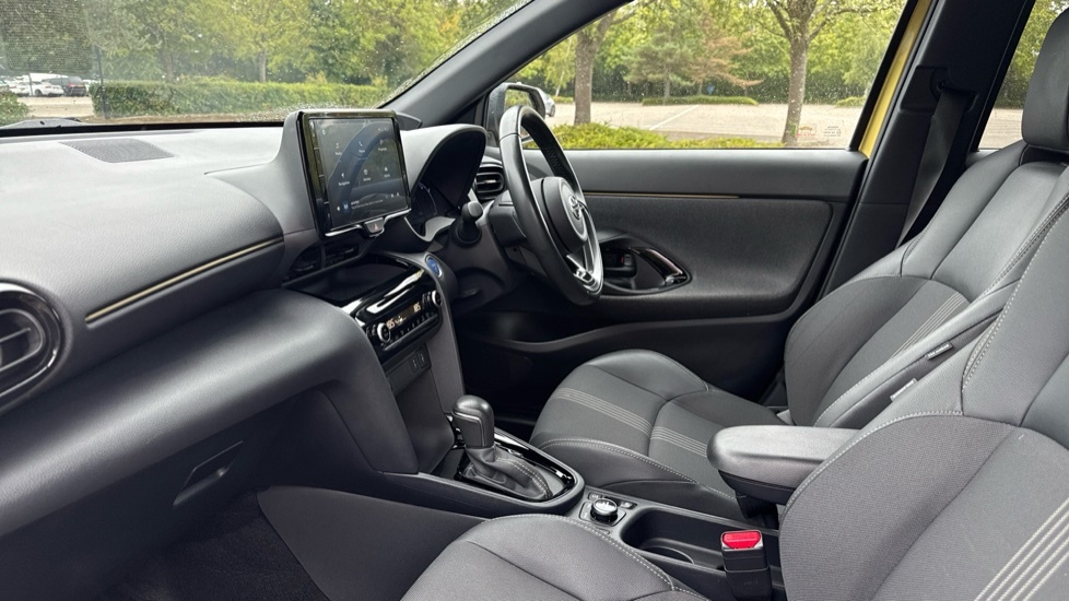 Toyota Yaris Cross Excel White #5