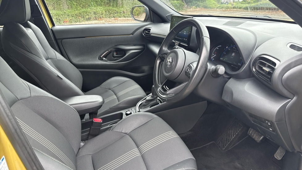 Toyota Yaris Cross Excel White #12