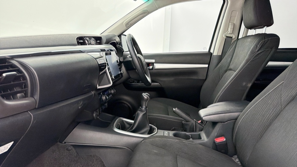 Toyota HILUX 2.4 D-4d Invincible Pickup Double Cab M White #5