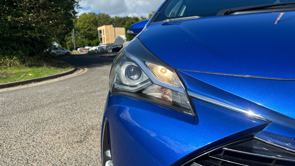 Toyota Yaris Dynamic White #20