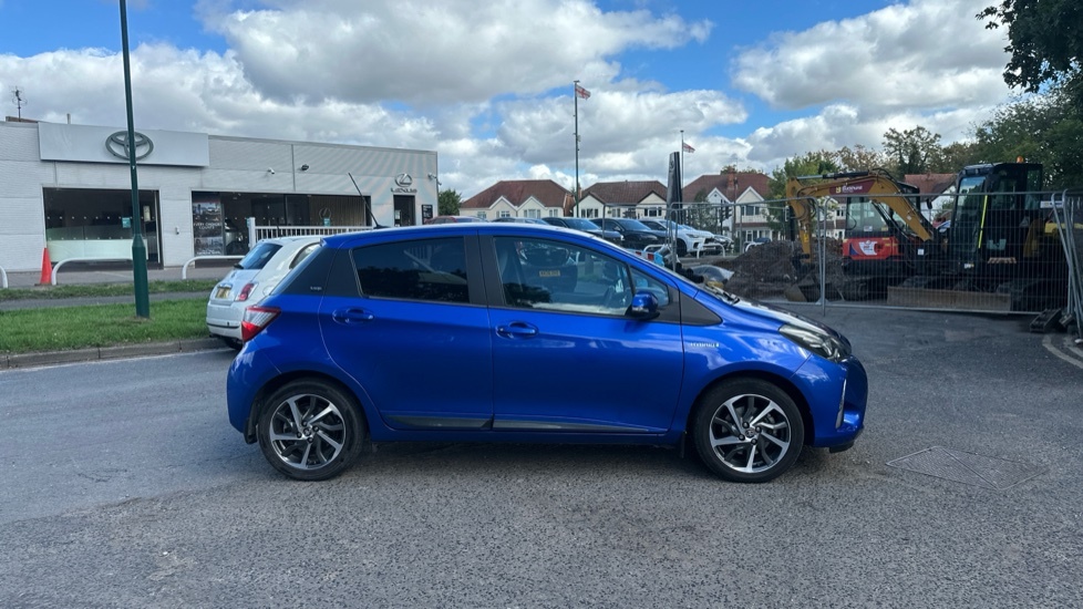Toyota Yaris Dynamic White #23