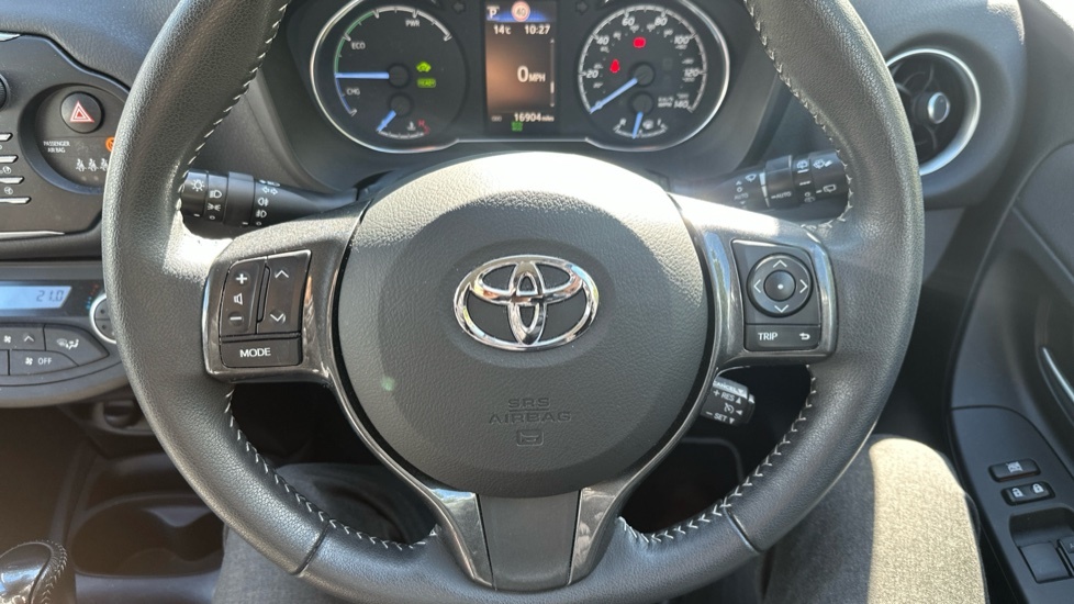Toyota Yaris Dynamic White #10