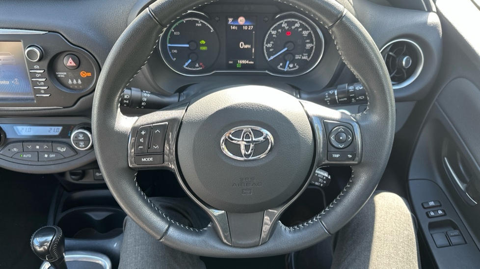 Toyota Yaris Dynamic White #7