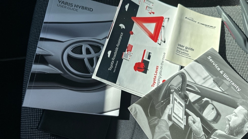 Toyota Yaris Dynamic White #27