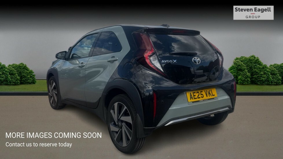 Toyota Aygo X 1.0 Vvt-i Exclusive Hatchback X-shift E Green #2