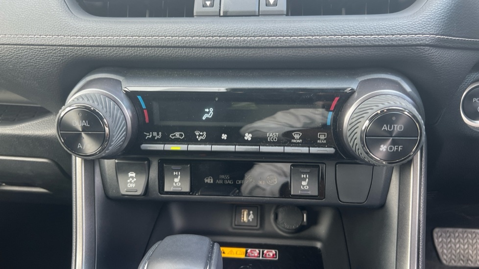Toyota Rav 4 Auto Invincible Silver #27