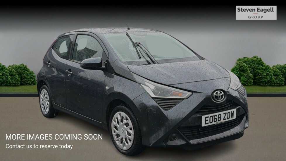 Toyota Aygo Hatchback White #1