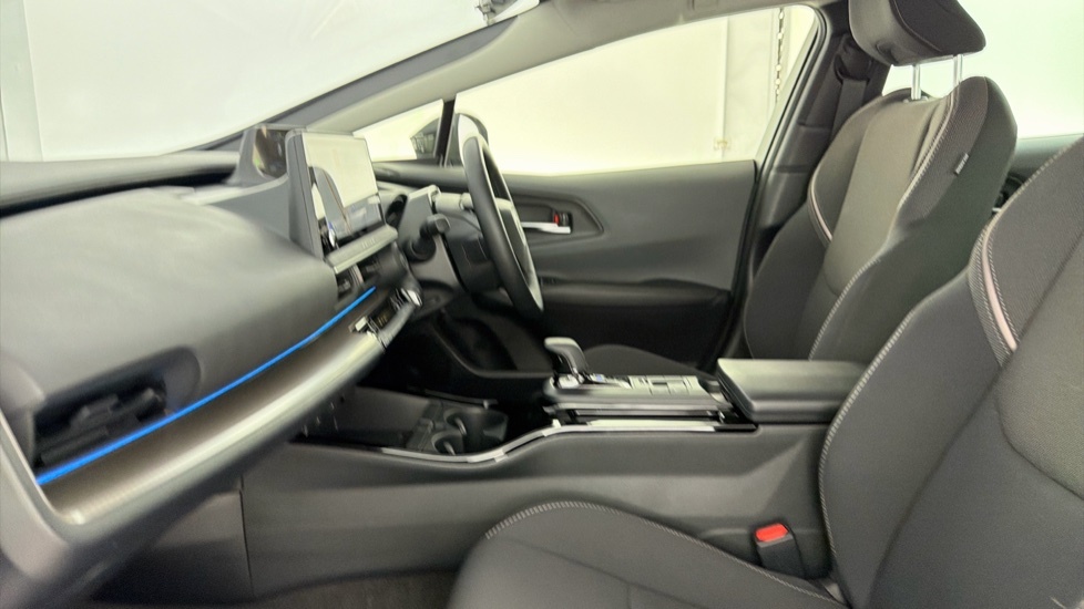 Toyota Prius 2.0 13.6Kwh Design Hatchback Plug-in Hy  #5