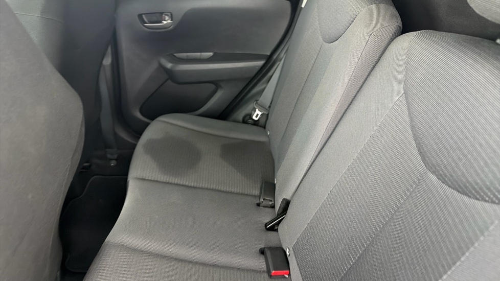 Toyota Aygo Hatchback White #15