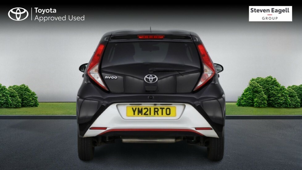 Toyota Aygo Hatchback White #26