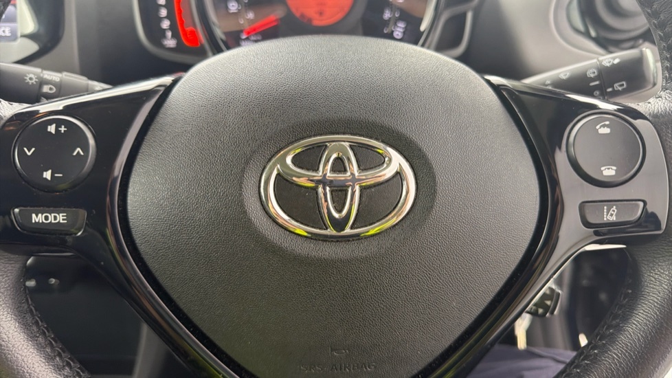 Toyota Aygo Hatchback White #10