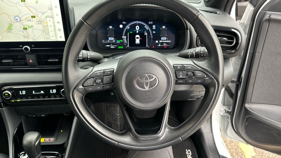 Toyota Yaris Hatchback Blue #10