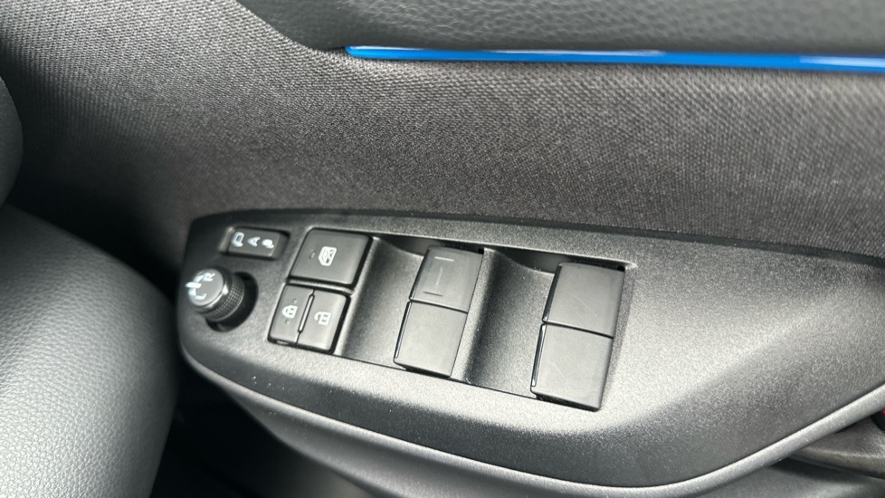 Toyota Yaris Hatchback Blue #30