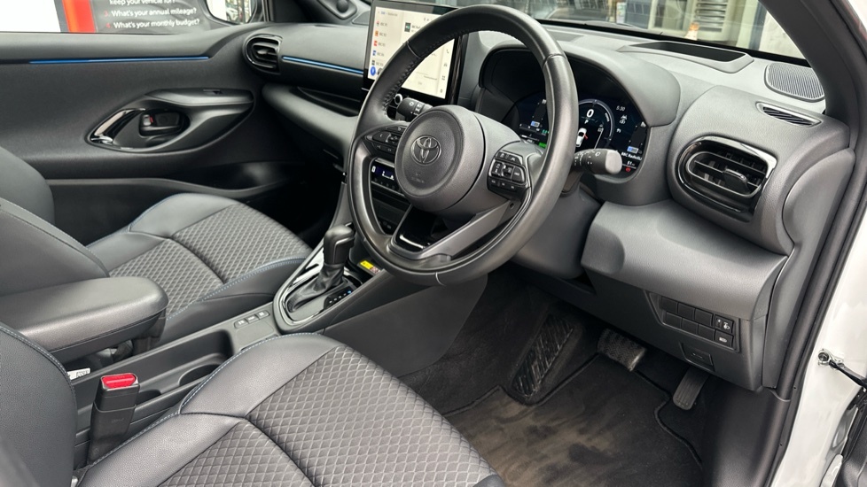 Toyota Yaris Hatchback Blue #12