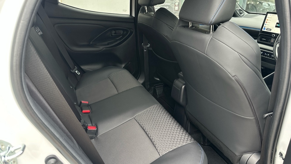 Toyota Yaris Hatchback Blue #8
