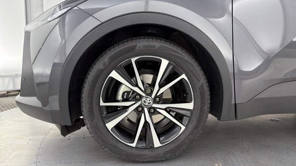 Toyota C-Hr Design White #25