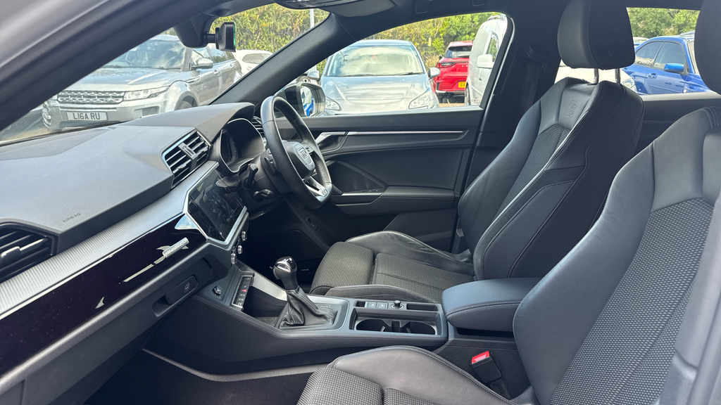 Audi Q3 35 Tfsi S Tronic Black Edition Black #6