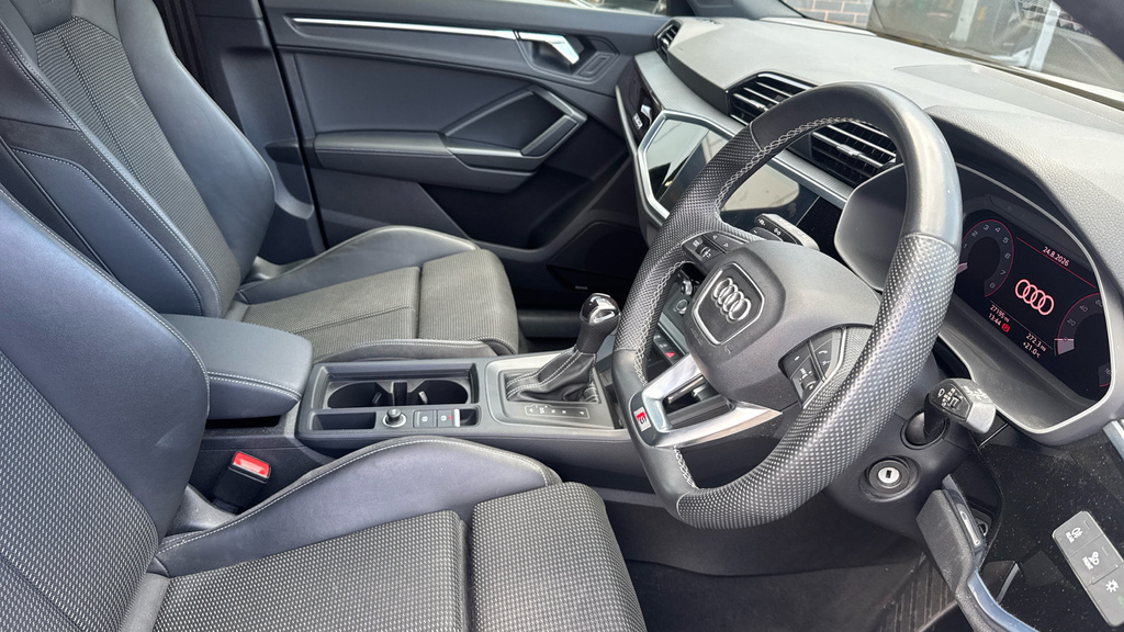 Audi Q3 35 Tfsi S Tronic Black Edition Black #13