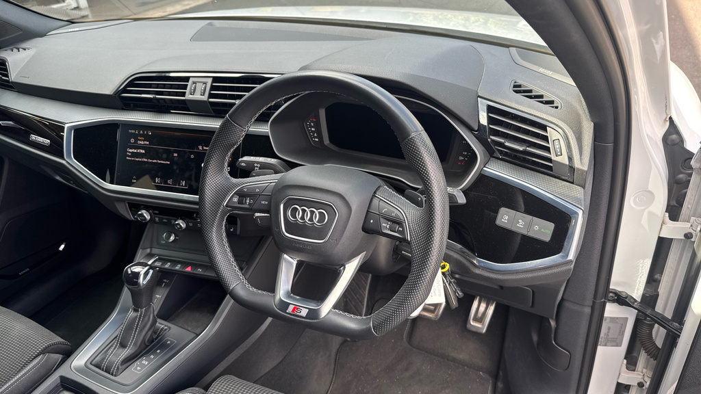 Audi Q3 35 Tfsi S Tronic Black Edition Black #31