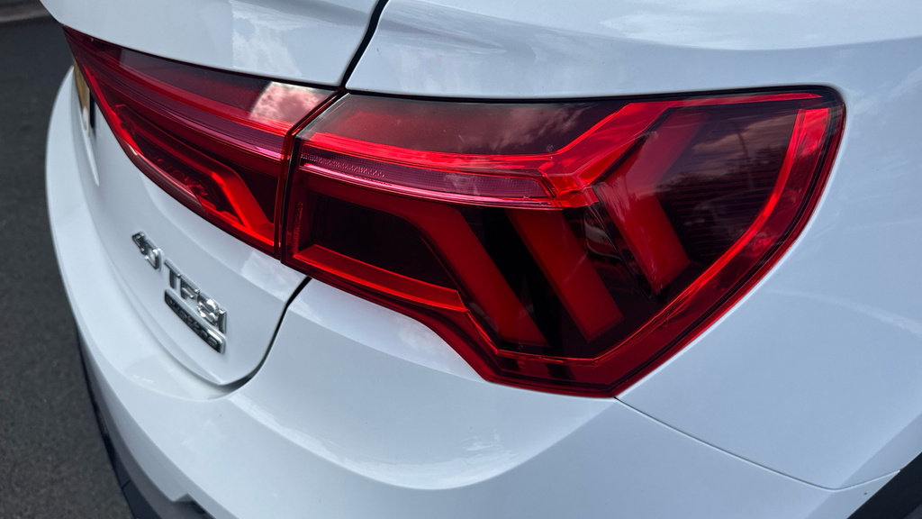 Audi Q3 35 Tfsi S Tronic Black Edition Black #22