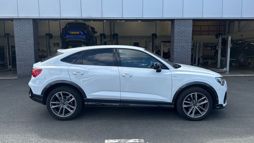 Audi Q3 35 Tfsi S Tronic Black Edition Black #23