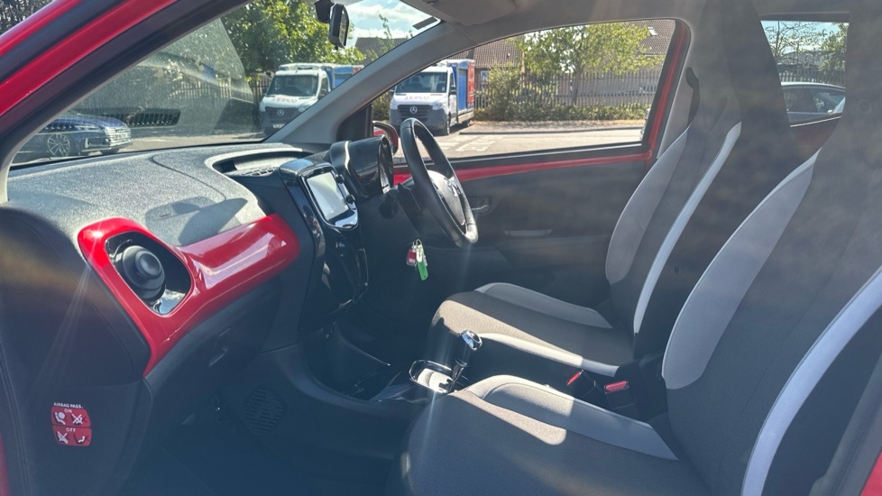 Toyota Aygo 1.0 Vvt-i X-style X-shift Euro 6 Red #5