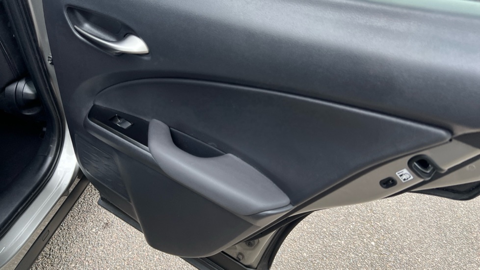 Lexus UX 250H Takumi 108 Silver #37