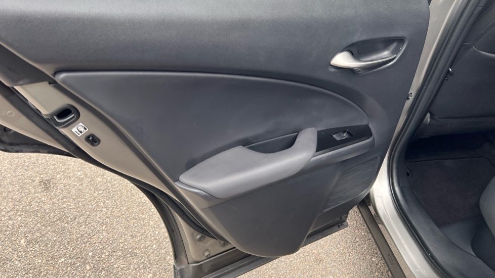Lexus UX 250H Takumi 108 Silver #38