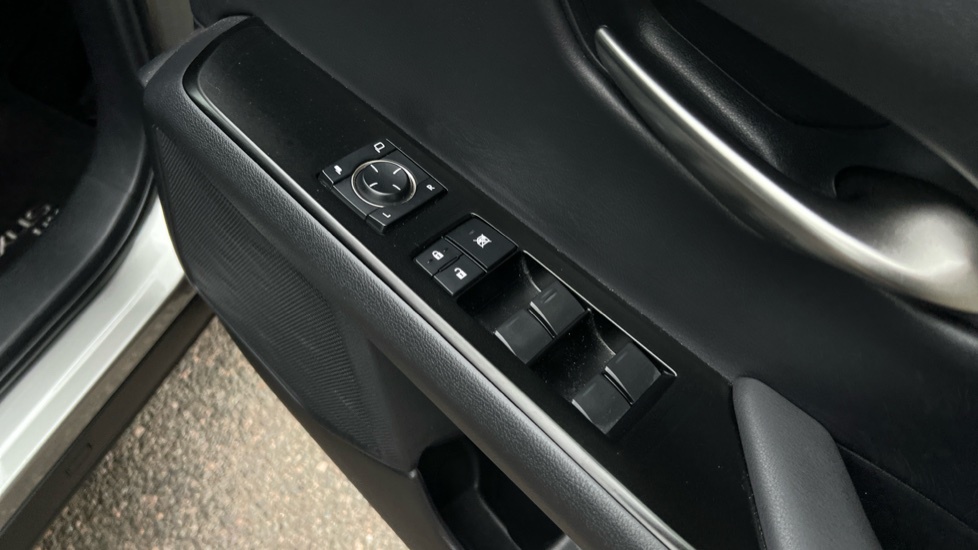 Lexus UX 250H Takumi 108 Silver #35