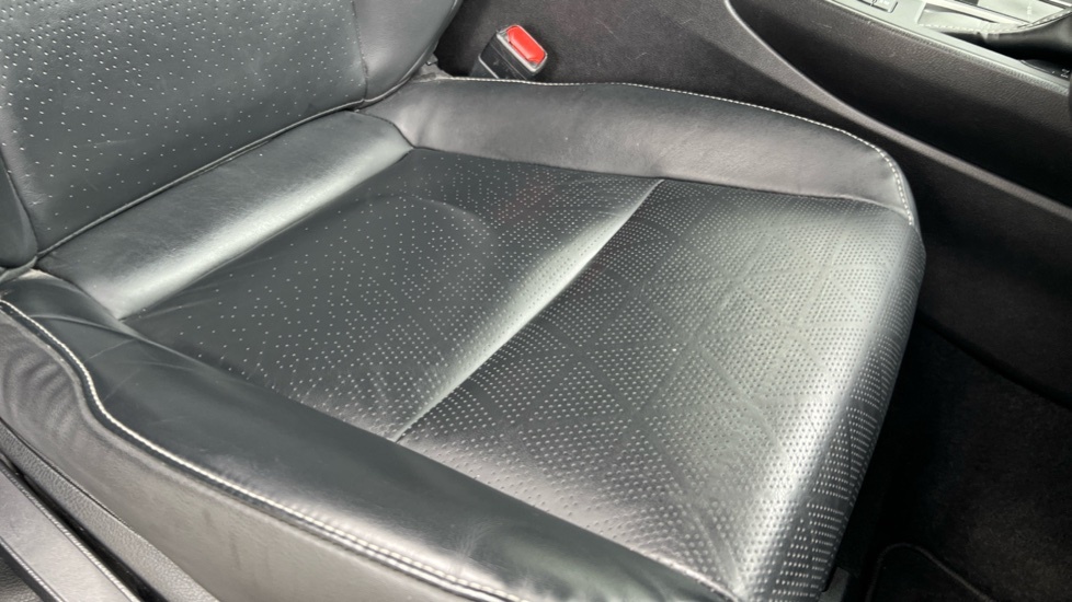 Lexus UX 250H Takumi 108 Silver #18