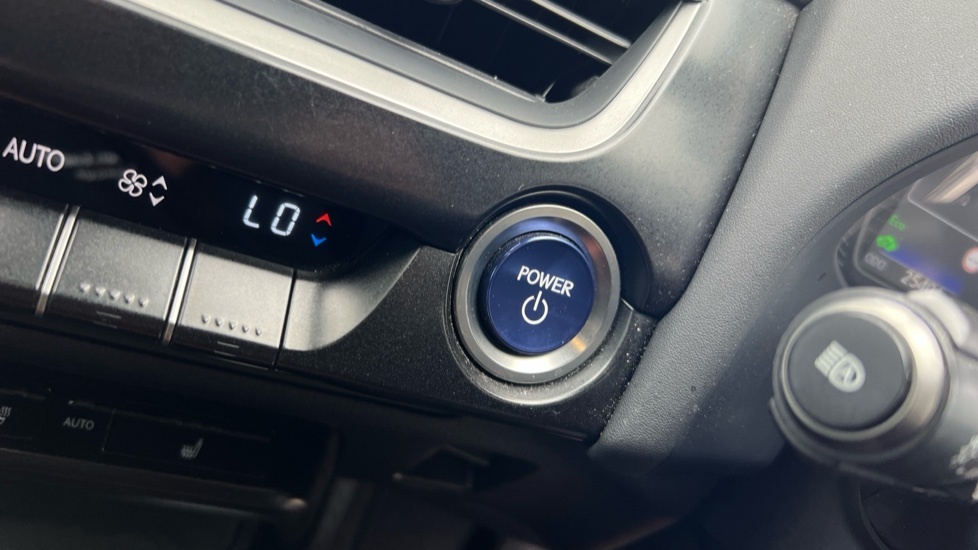 Lexus UX 250H Takumi 108 Silver #17