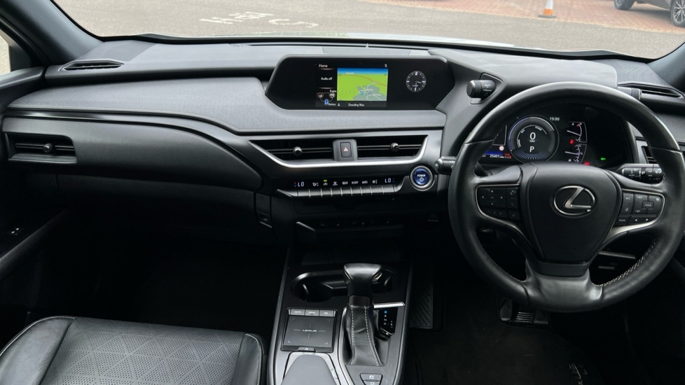 Lexus UX 250H Takumi 108 Silver #7