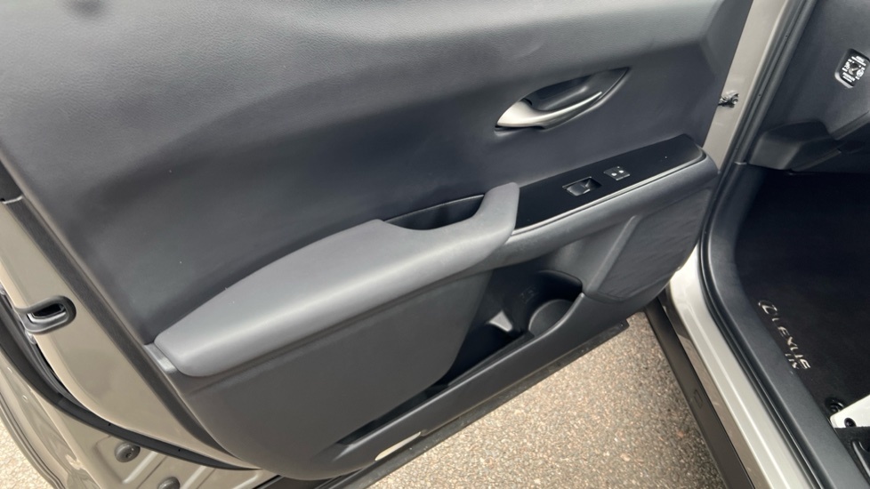 Lexus UX 250H Takumi 108 Silver #39