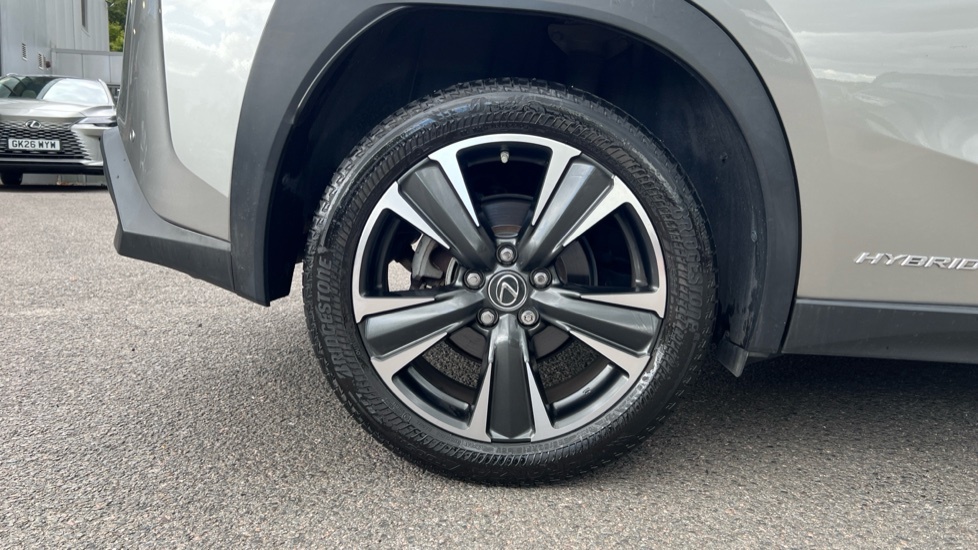 Lexus UX 250H Takumi 108 Silver #24