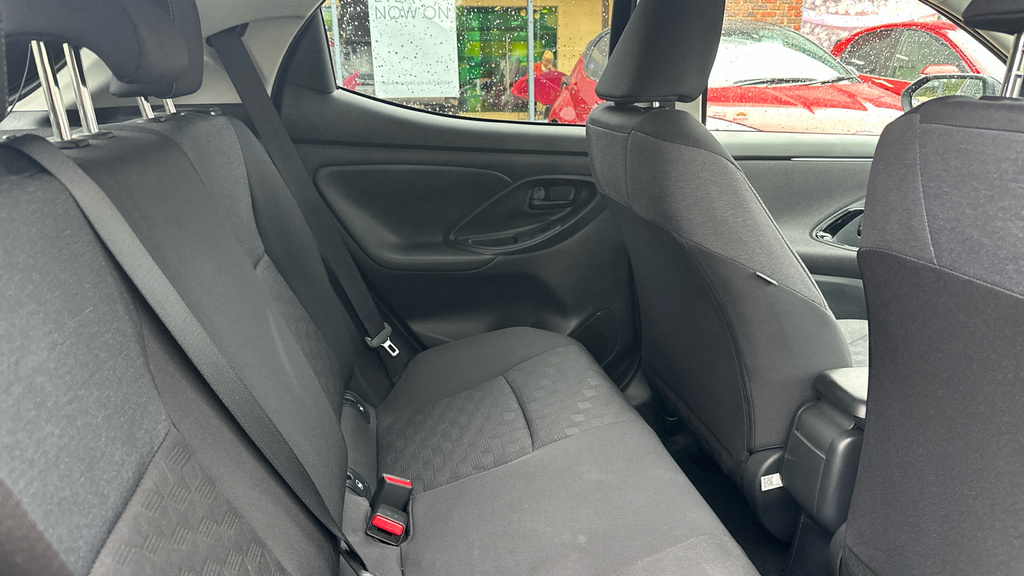Toyota Yaris Design Black #7