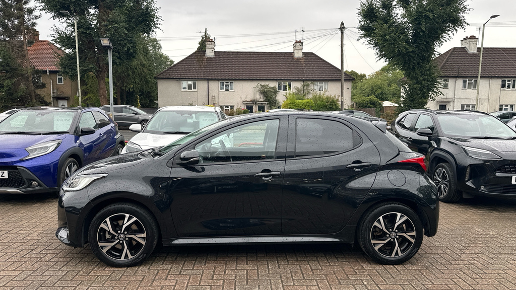 Toyota Yaris Design Black #22